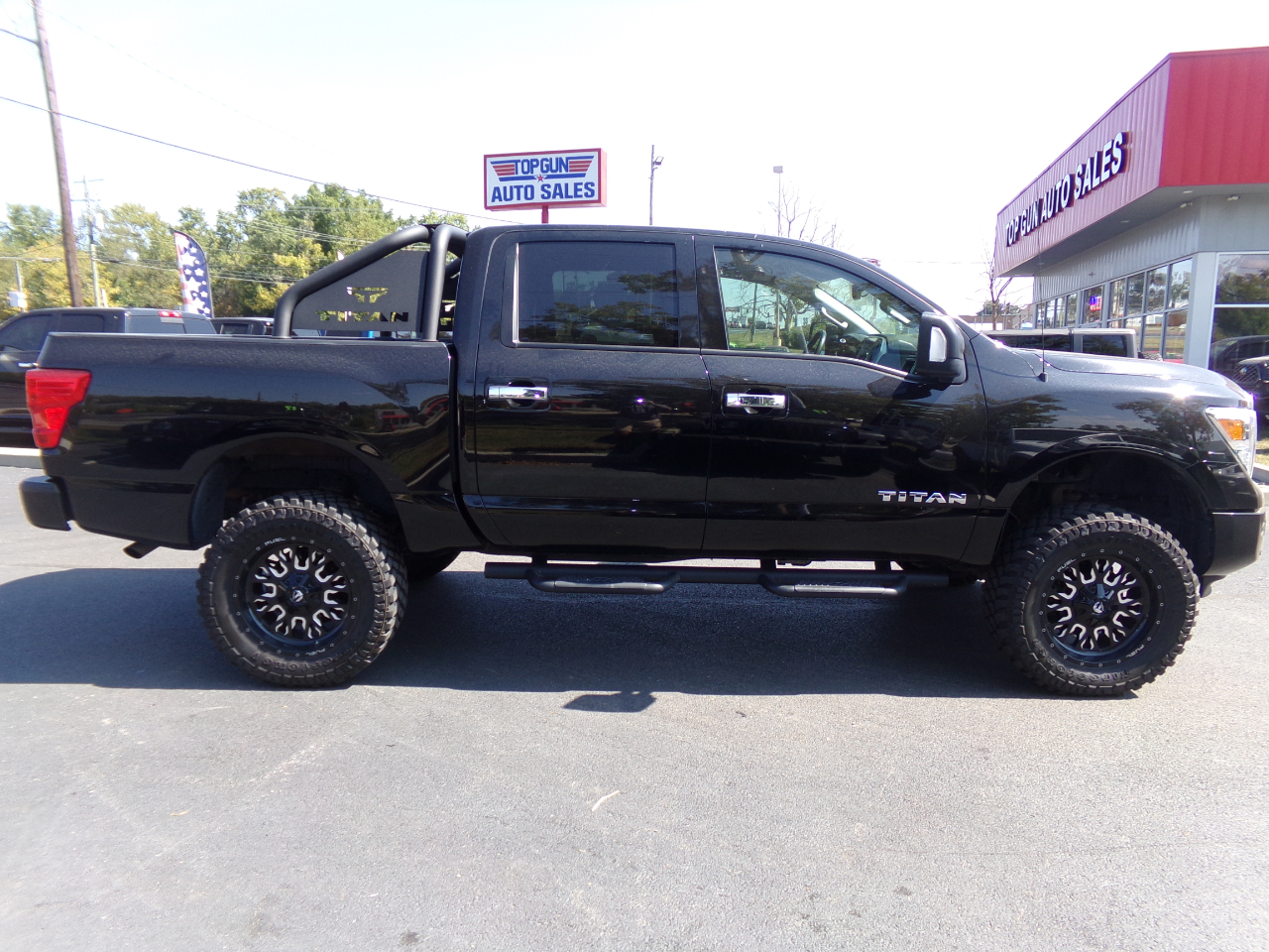 2021 Nissan Titan Crew Cab photo 2