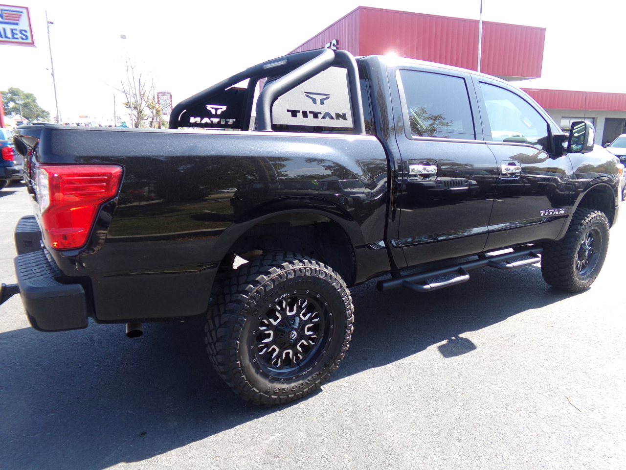 2021 Nissan Titan Crew Cab photo 3