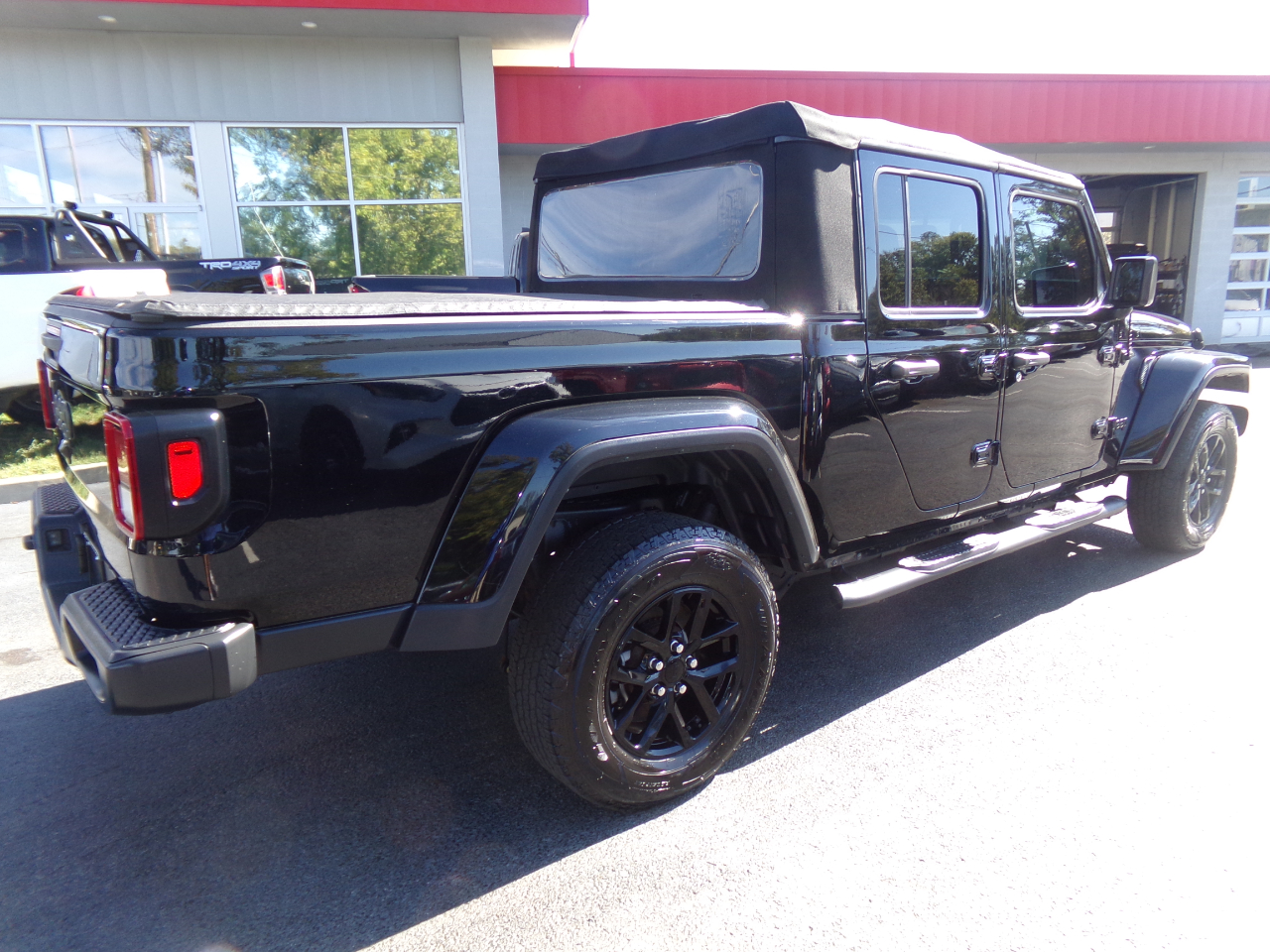 2022 Jeep Gladiator Sport S photo 3