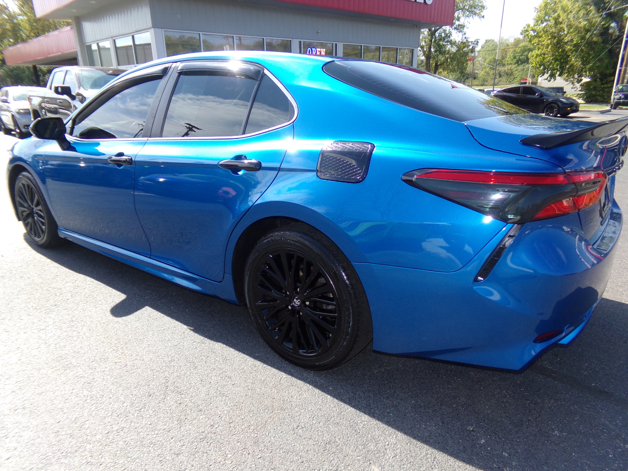 2018 Toyota Camry SE XLE photo 5