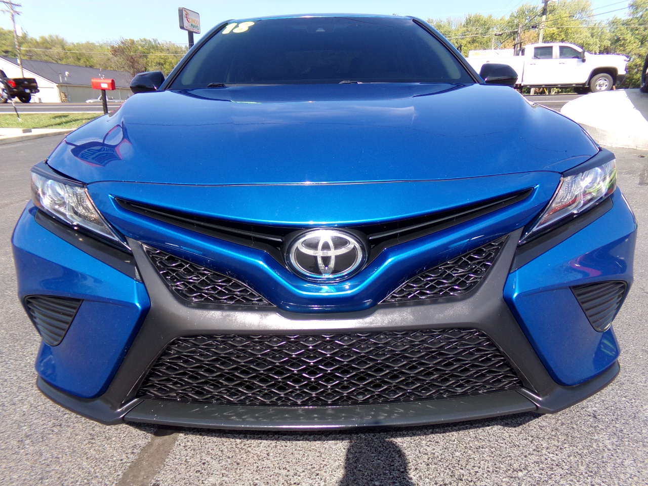 2018 Toyota Camry SE XLE photo 8