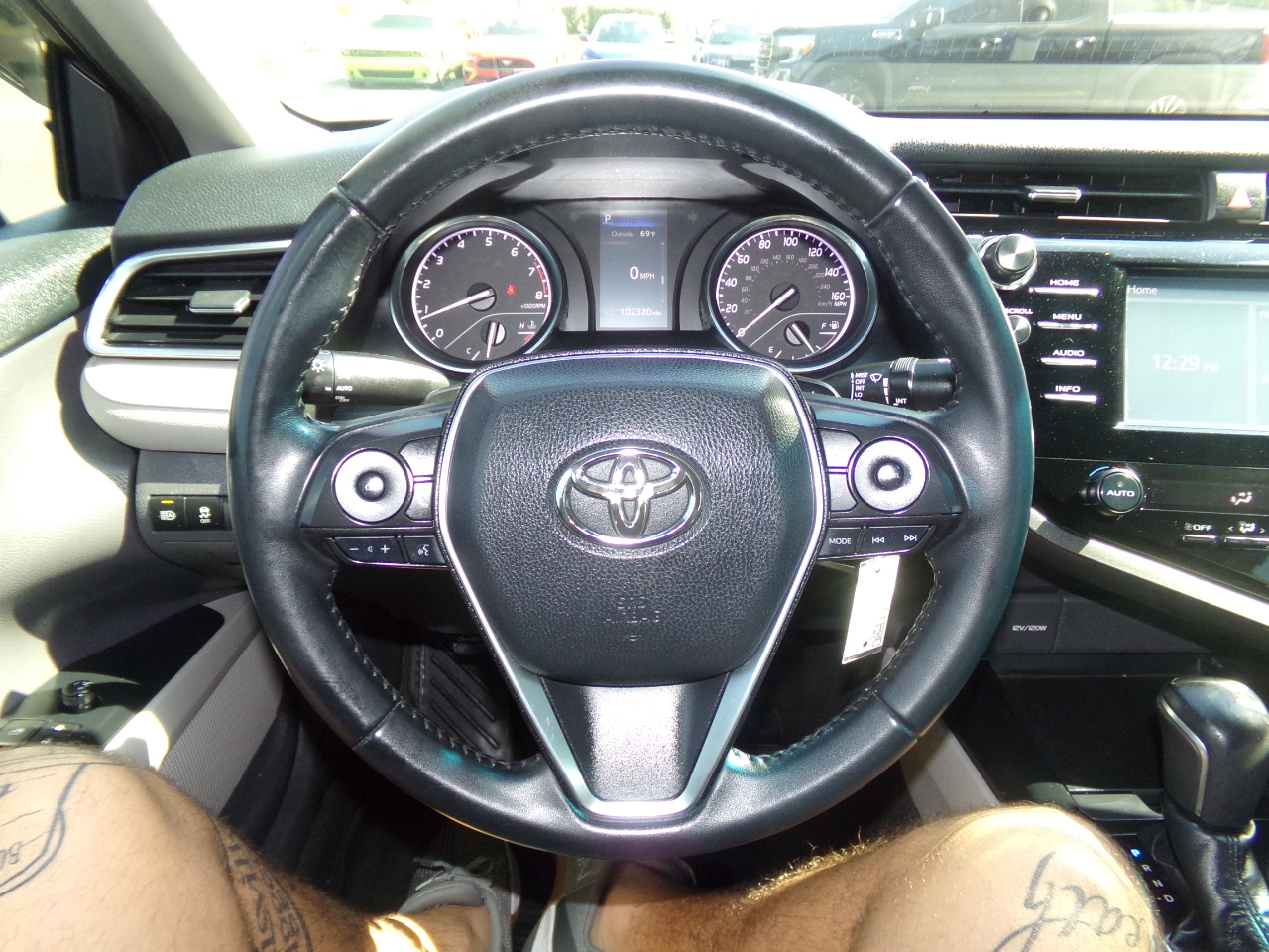 2018 Toyota Camry SE XLE photo 10