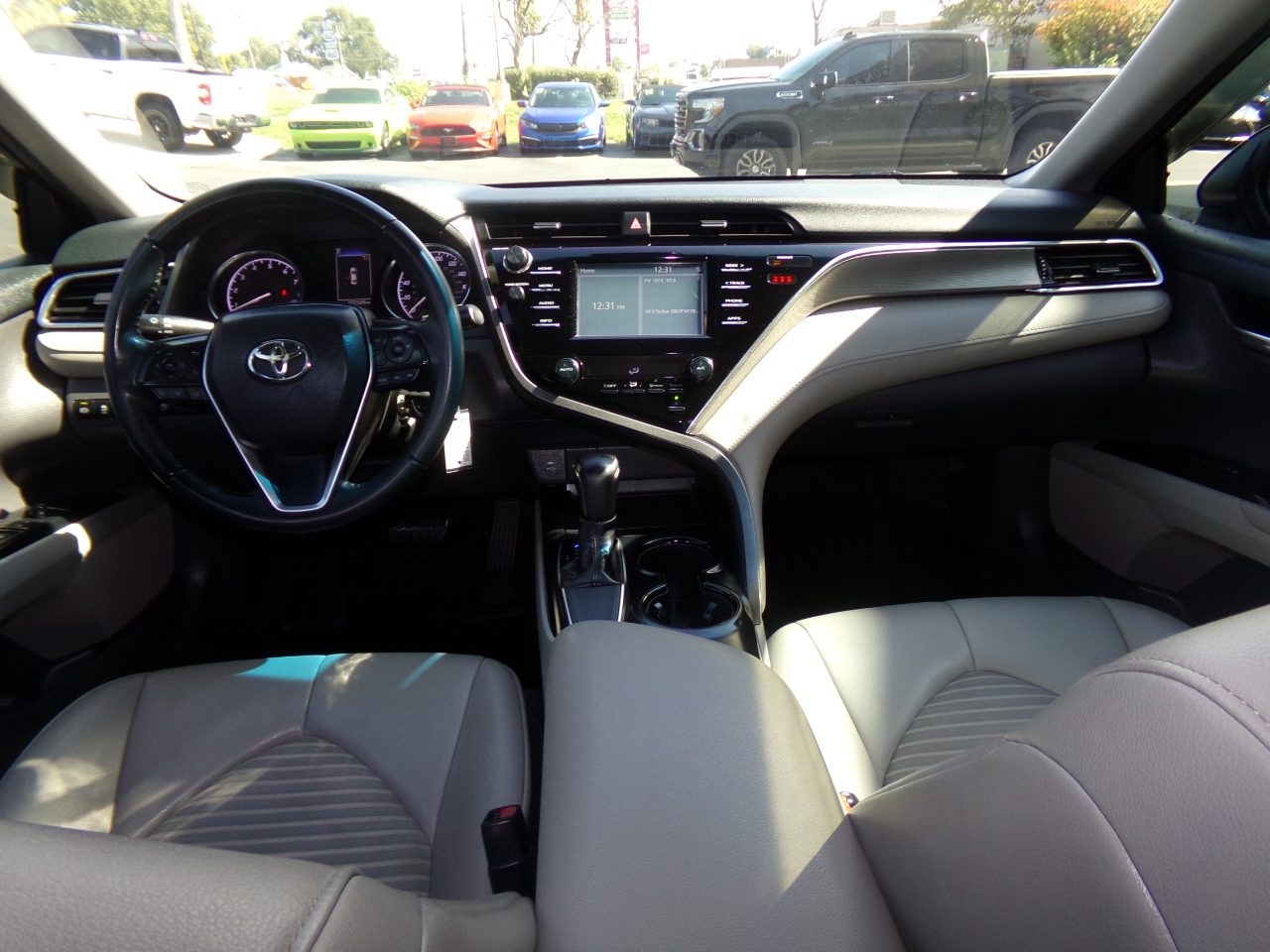 2018 Toyota Camry SE XLE photo 14
