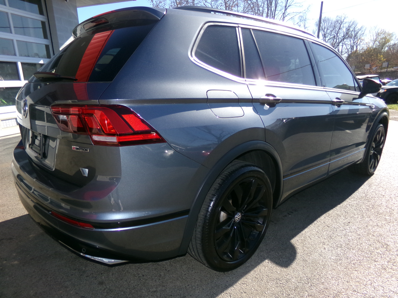 2021 Volkswagen Tiguan R-Line Black SEL photo 2