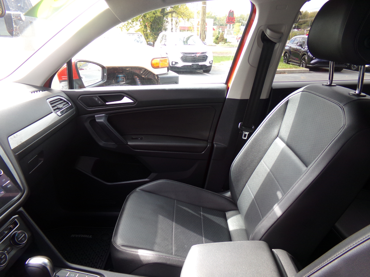 Volkswagen Tiguan 2.0T SE FWD 2019 Volkswagen Tiguan 2.0T SE FWD 2019