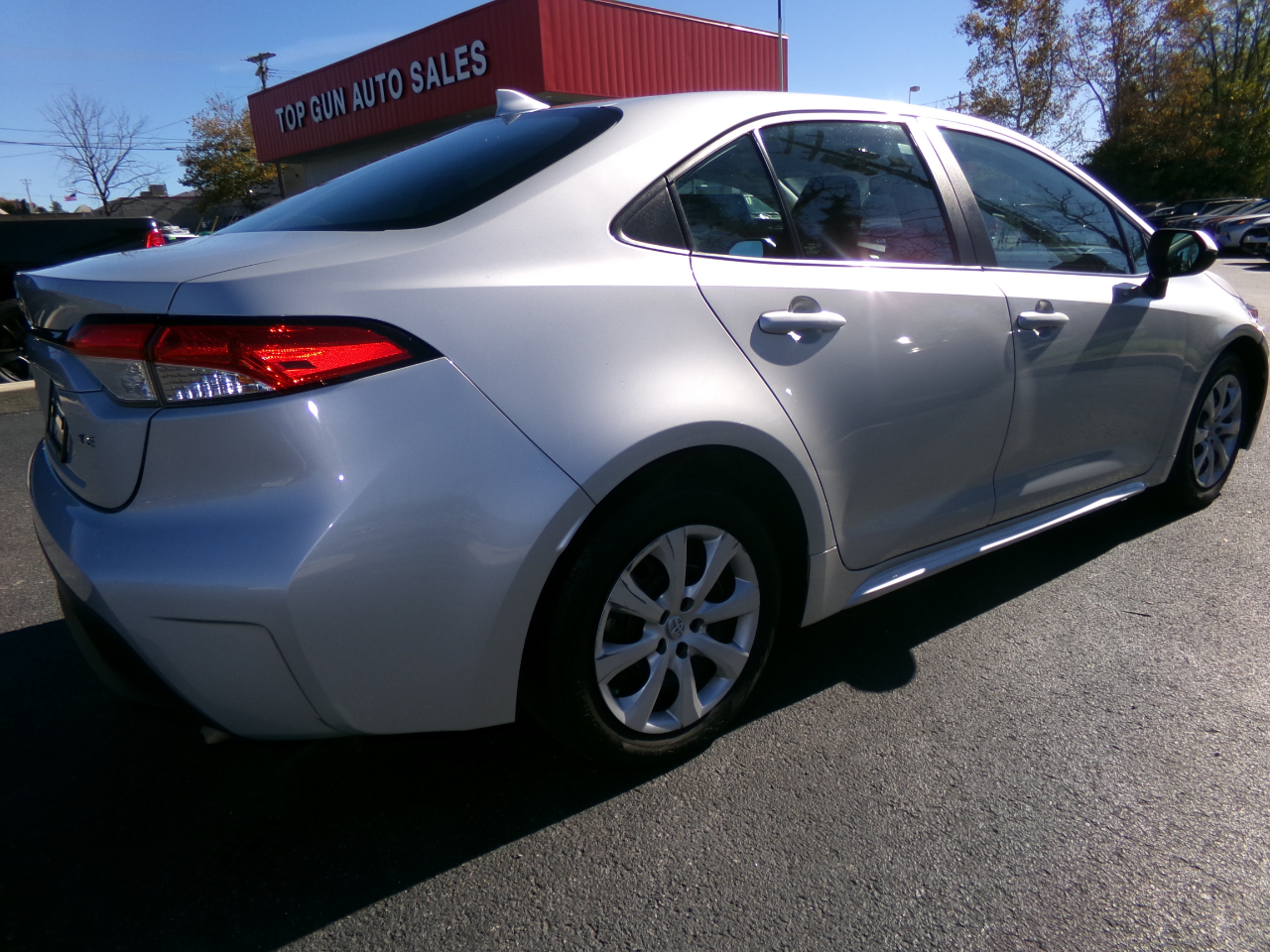 2023 Toyota Corolla LE photo 3