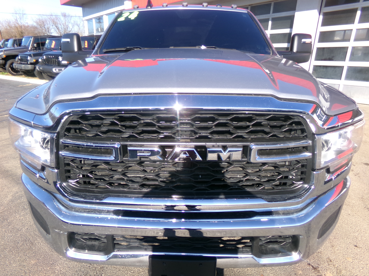 RAM 2500 Tradesman 4x4 Crew Cab 8' Box 2024