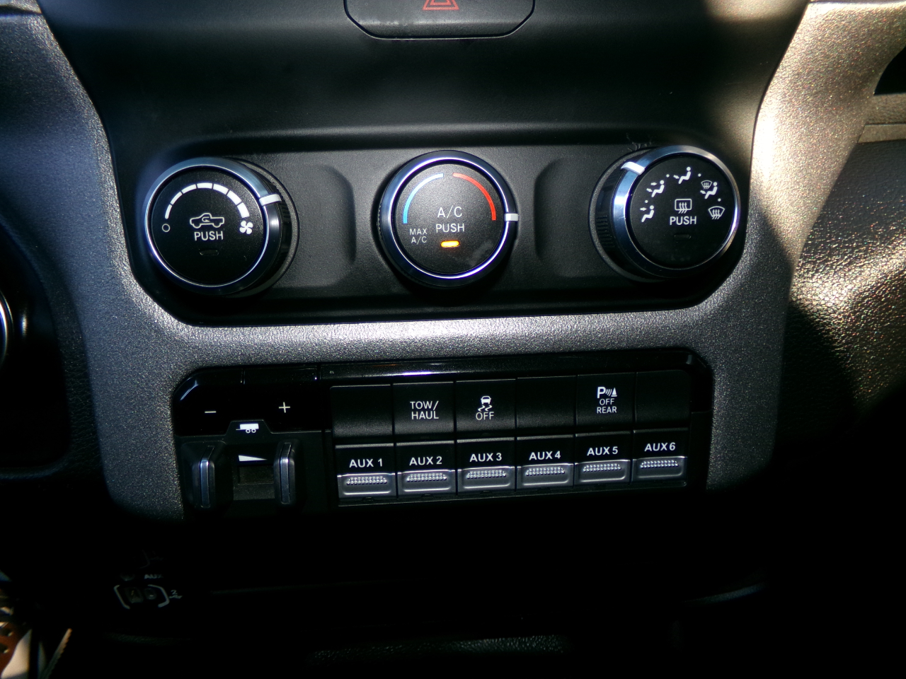 RAM 2500 Tradesman 4x4 Crew Cab 8' Box 2024