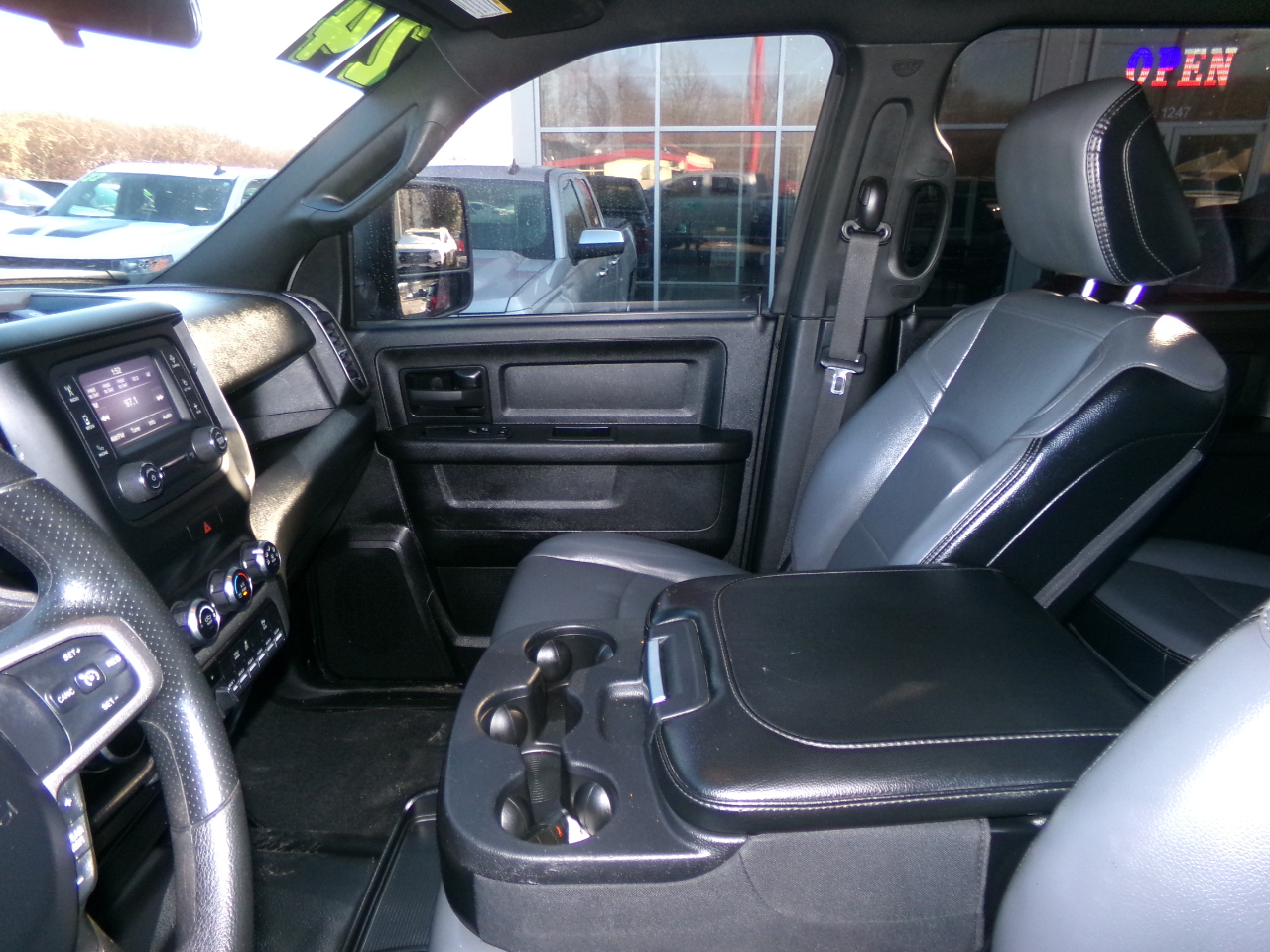 RAM 2500 Tradesman 4x4 Crew Cab 8' Box 2024