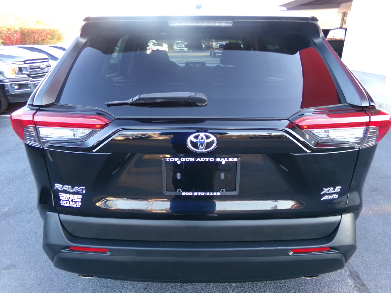 2019 Toyota RAV4 XLE Premium photo 4