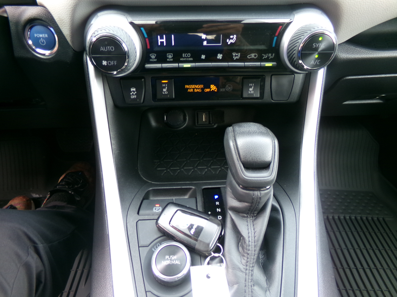 Toyota RAV4 Hybrid XLE AWD (Natl) 2022