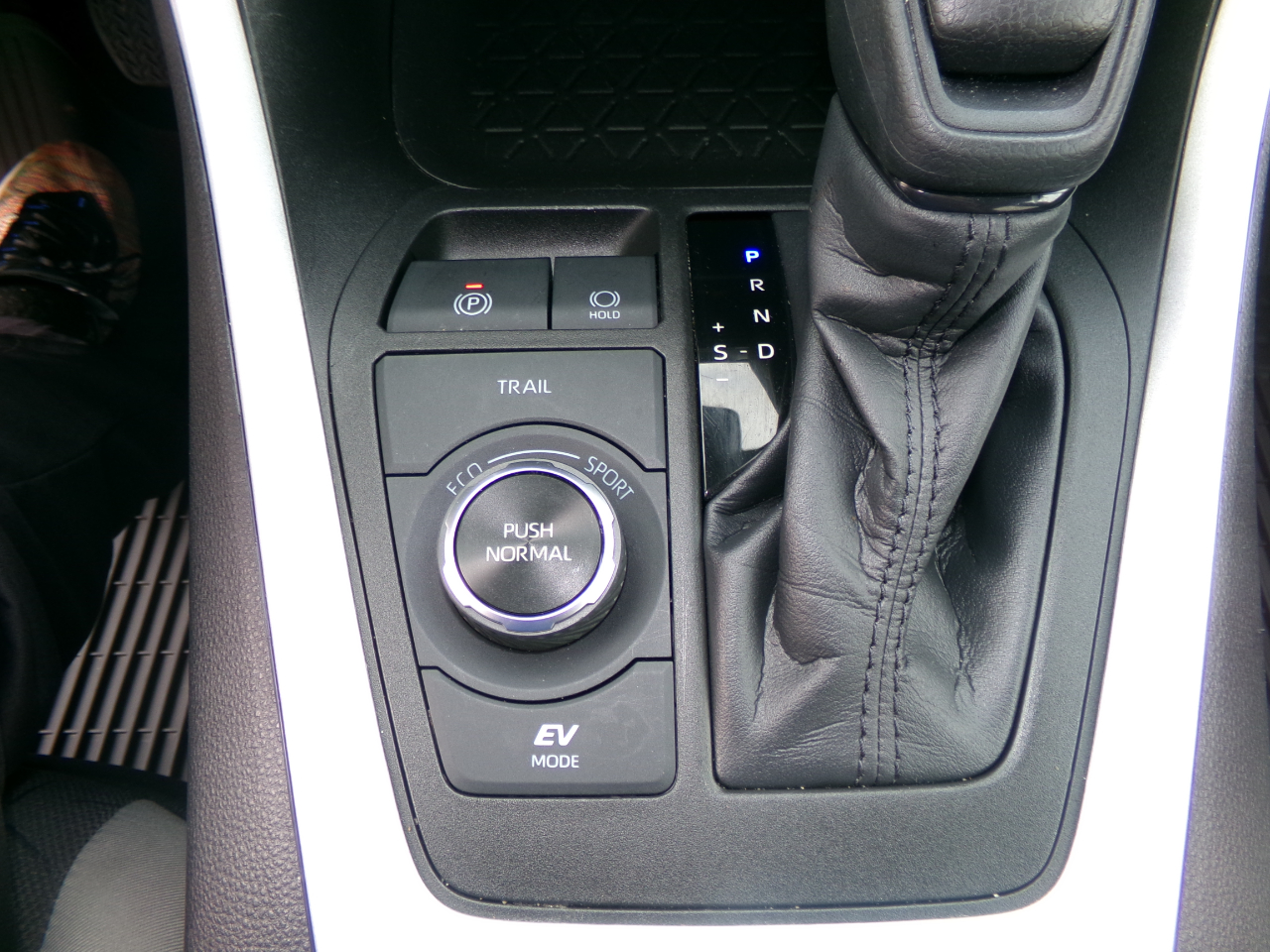 Toyota RAV4 Hybrid XLE AWD (Natl) 2022