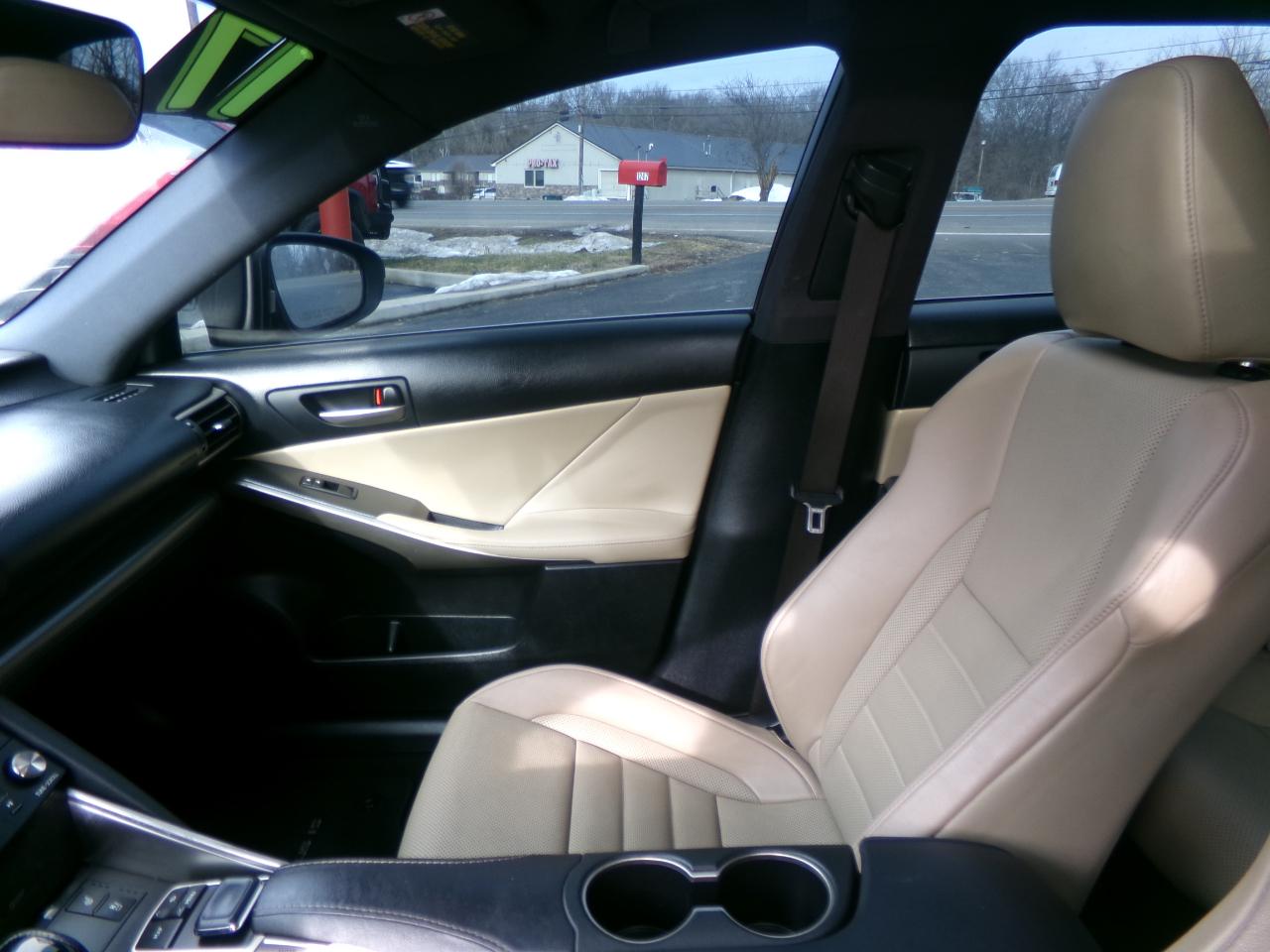 Lexus IS IS Turbo RWD 2017