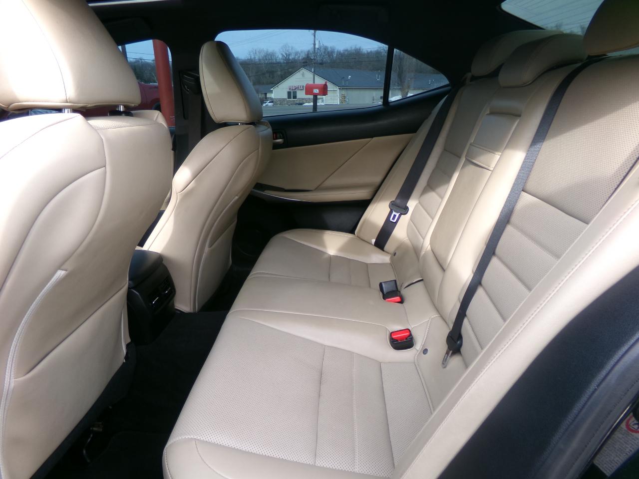 Lexus IS IS Turbo RWD 2017