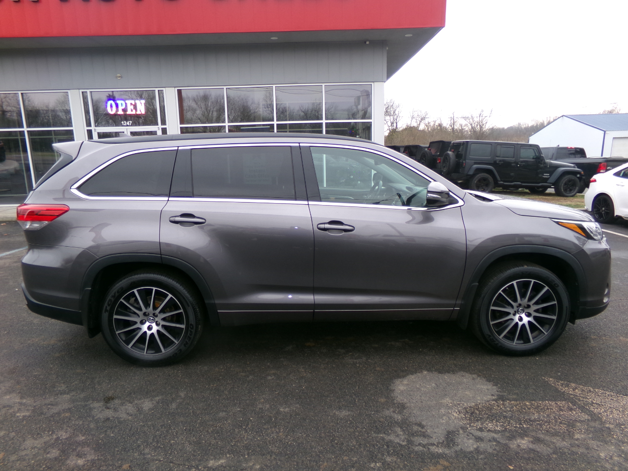 Toyota Highlander SE V6 AWD (Natl) 2018