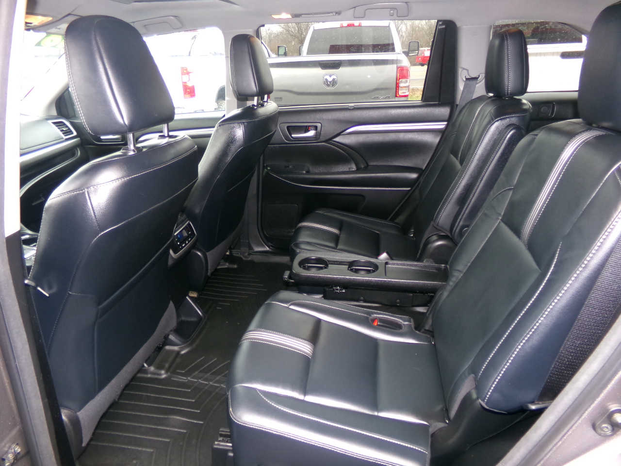 Toyota Highlander SE V6 AWD (Natl) 2018