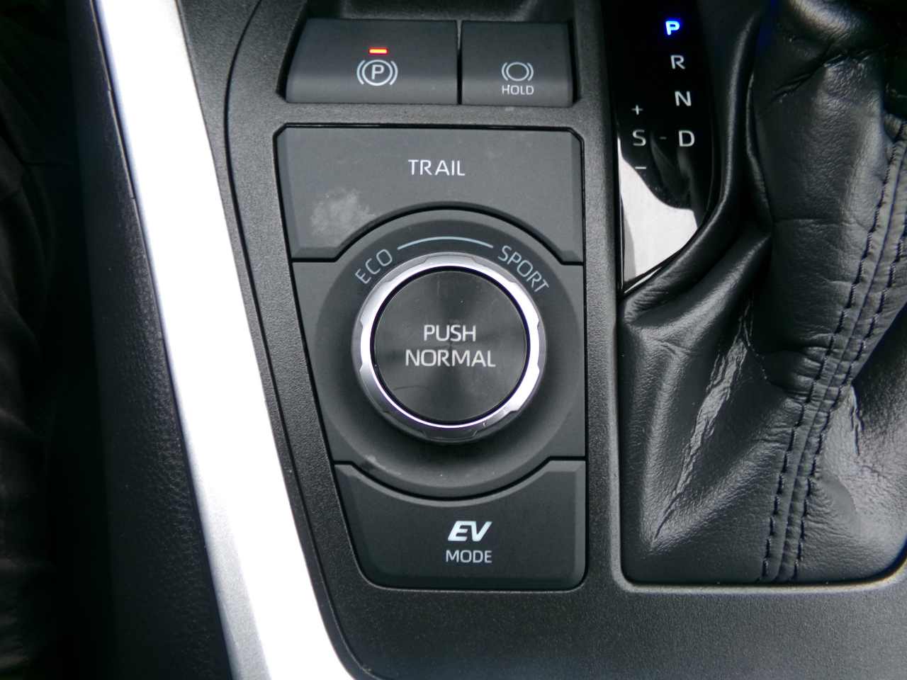 Toyota RAV4 Hybrid LE AWD (Natl) 2024