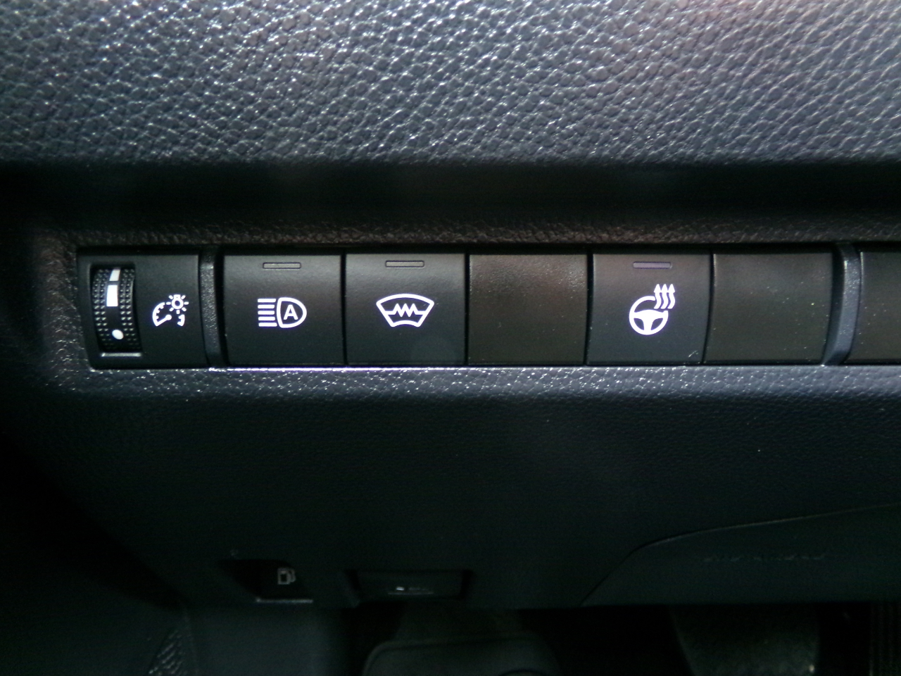 Toyota RAV4 Hybrid LE AWD (Natl) 2024