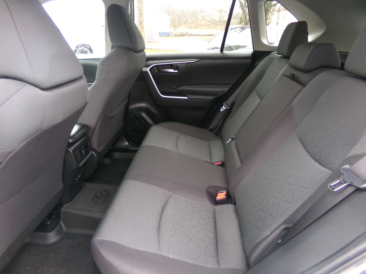 Toyota RAV4 Hybrid LE AWD (Natl) 2024