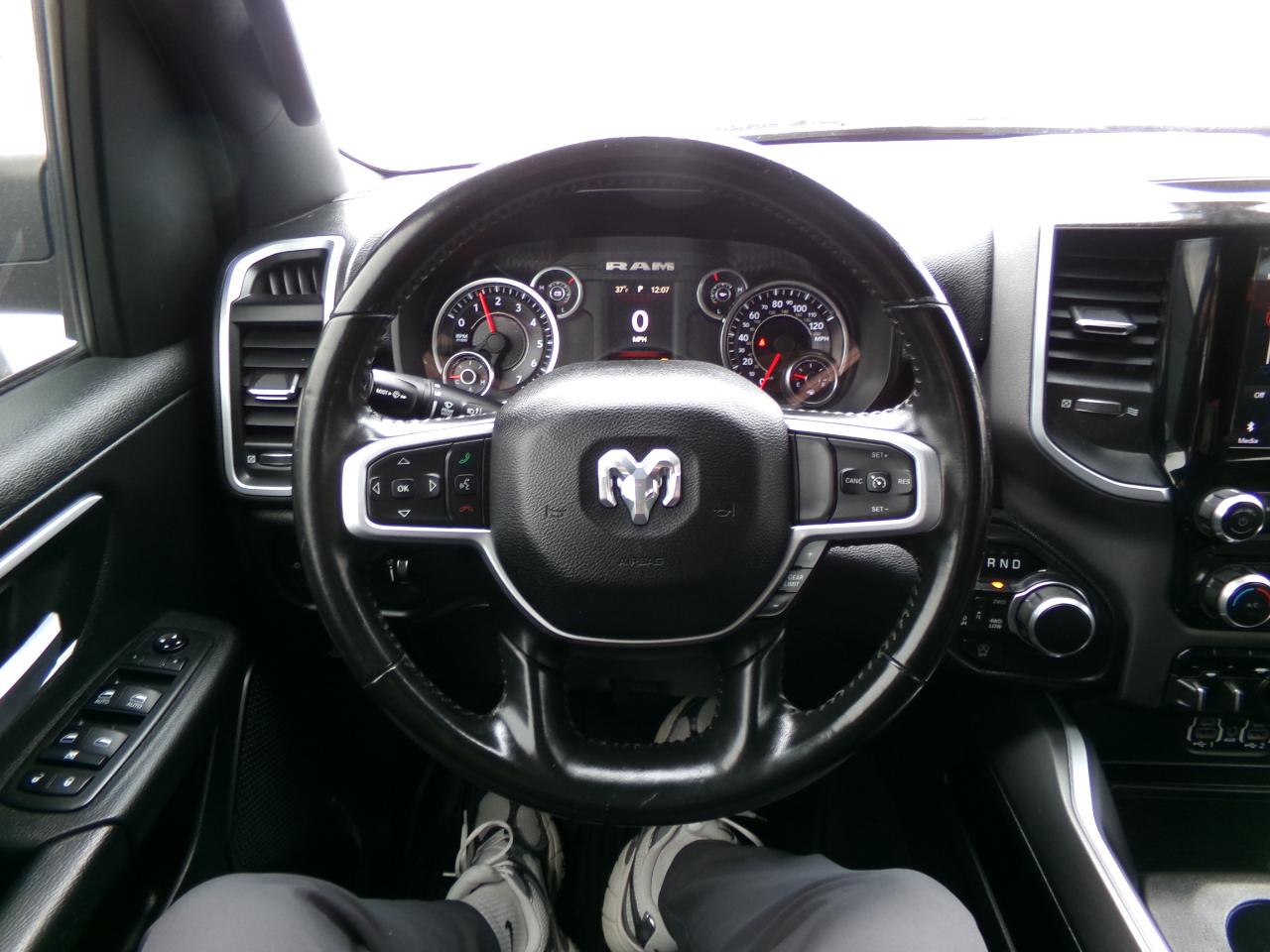 RAM 1500 Big Horn 4x4 Crew Cab 5'7" Box 2021