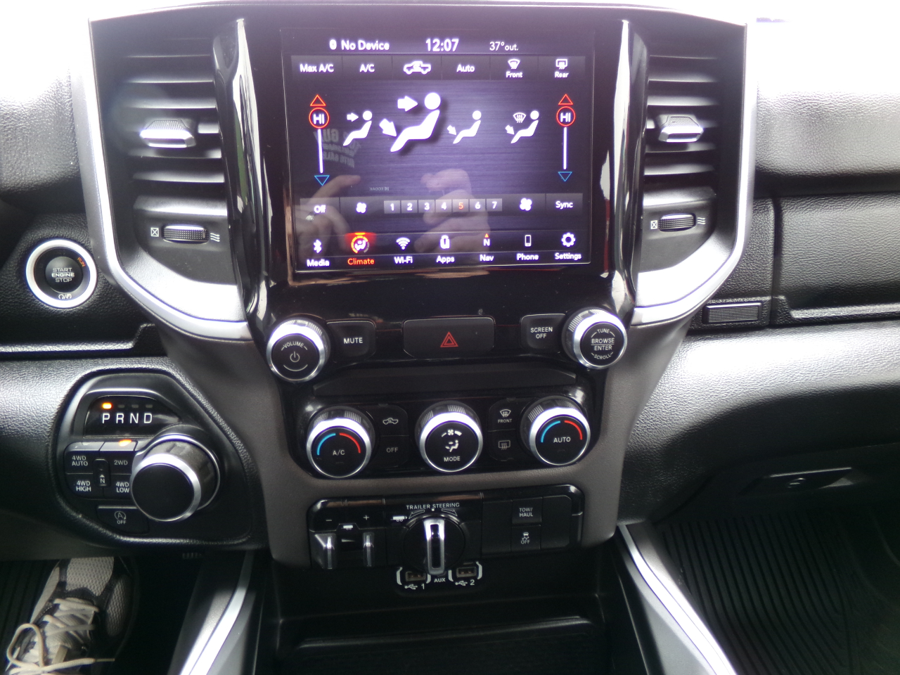 RAM 1500 Big Horn 4x4 Crew Cab 5'7" Box 2021