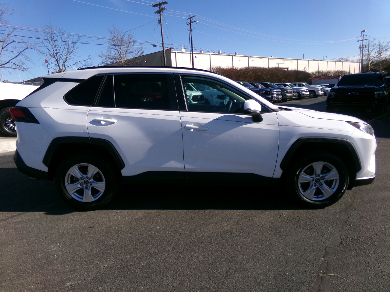 Toyota RAV4 XLE FWD (Natl) 2020