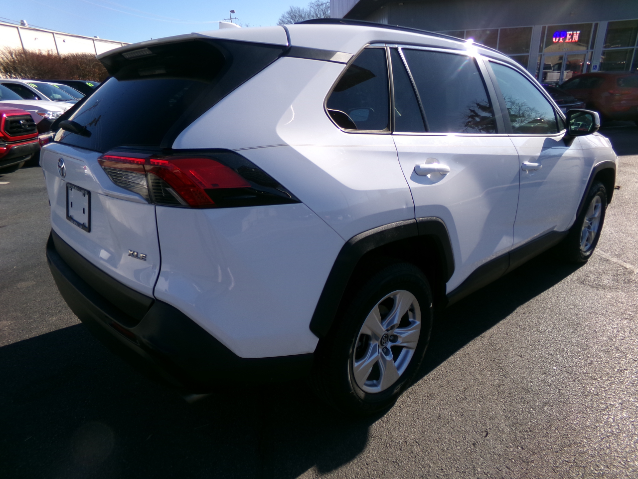 Toyota RAV4 XLE FWD (Natl) 2020