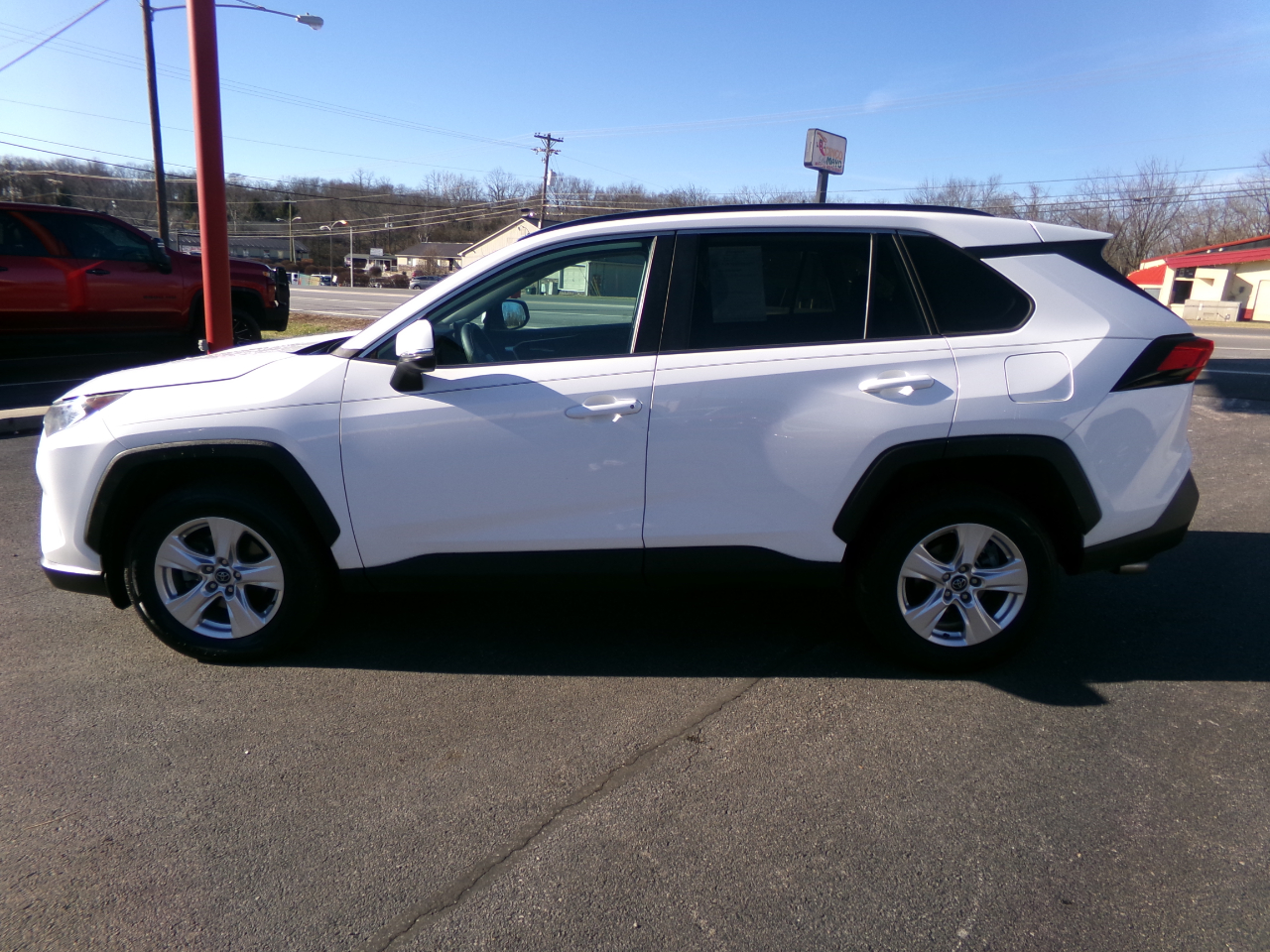 Toyota RAV4 XLE FWD (Natl) 2020