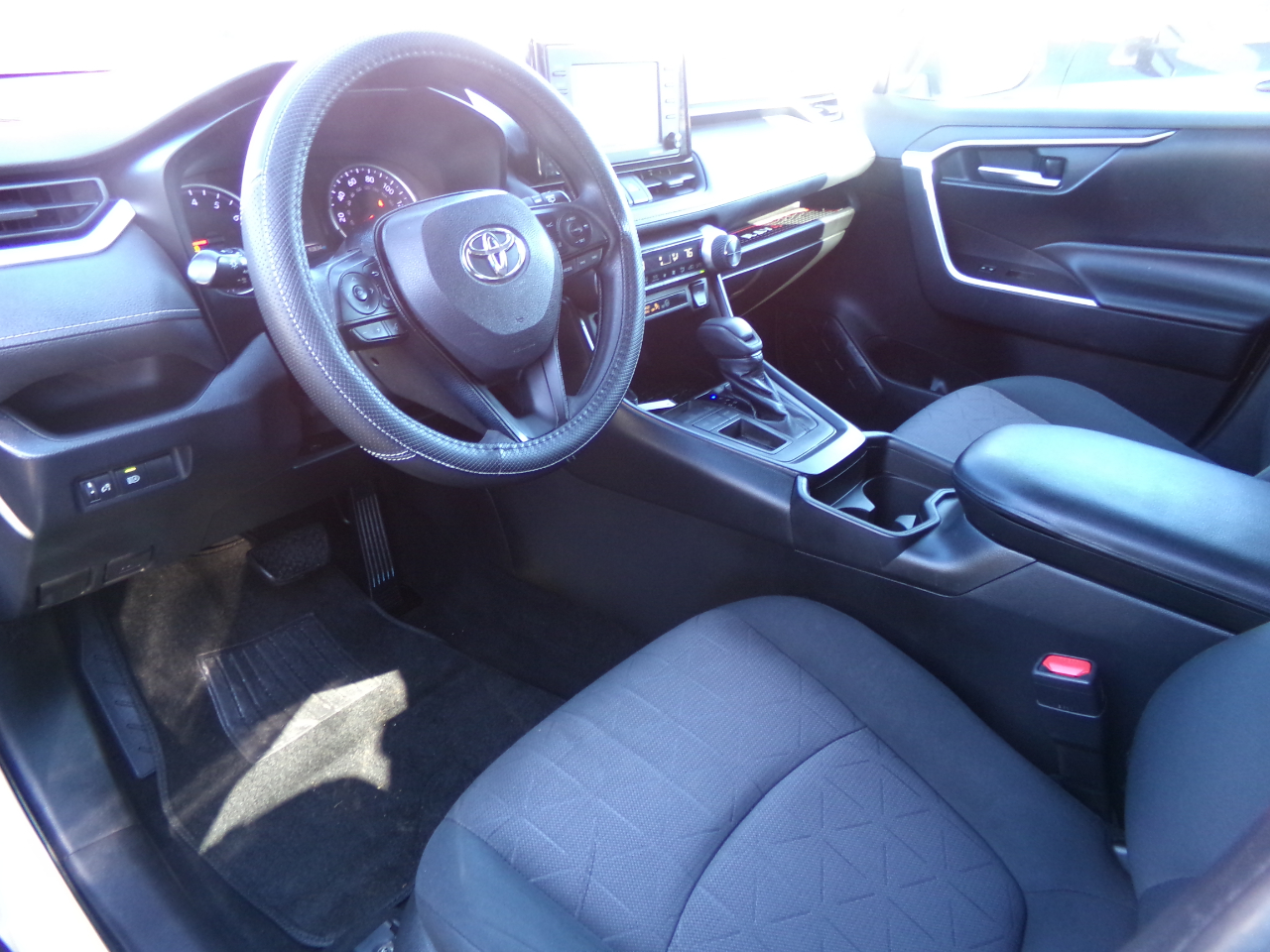 Toyota RAV4 XLE FWD (Natl) 2020