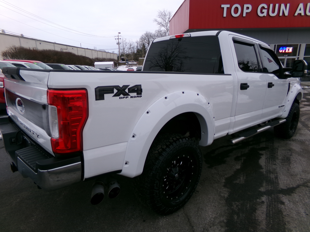 Ford Super Duty F-250 SRW Lariat 4WD Crew Cab 8' Box 2017