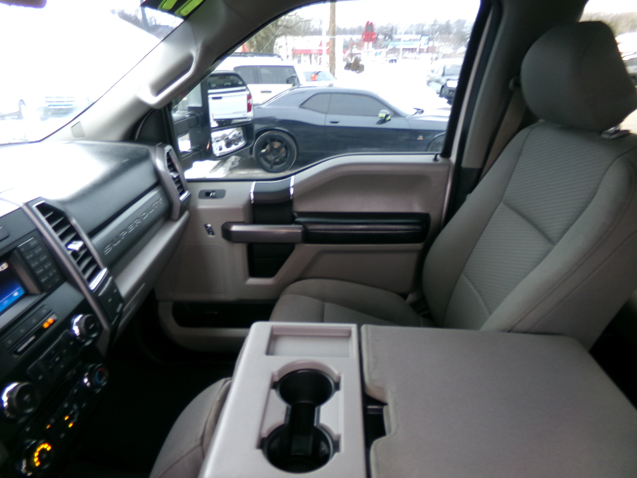 Ford Super Duty F-250 SRW Lariat 4WD Crew Cab 8' Box 2017