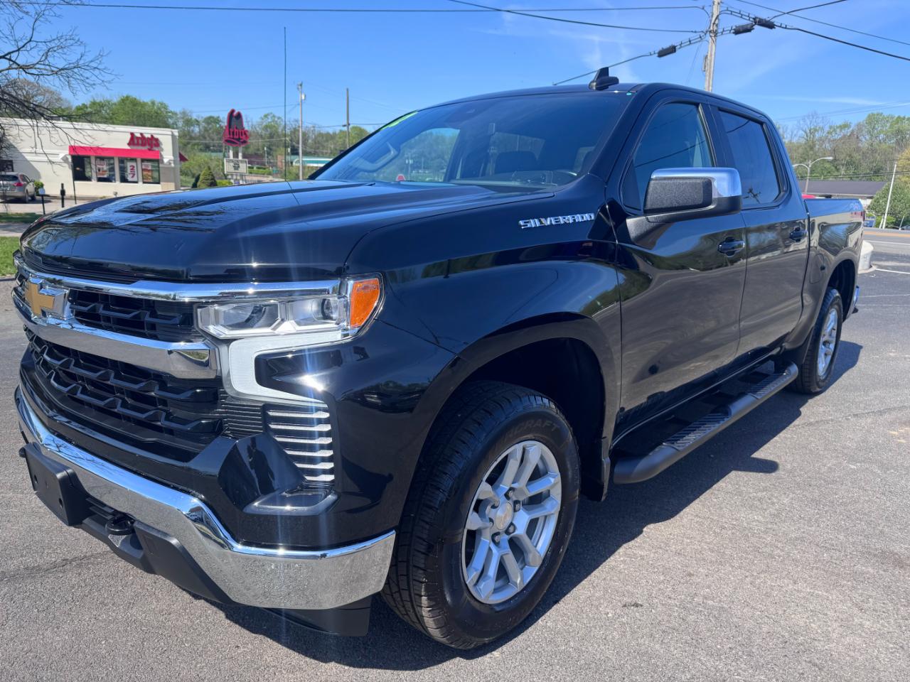 Chevrolet Silverado 1500 4WD Crew Cab 147" LT w/1LT 2022