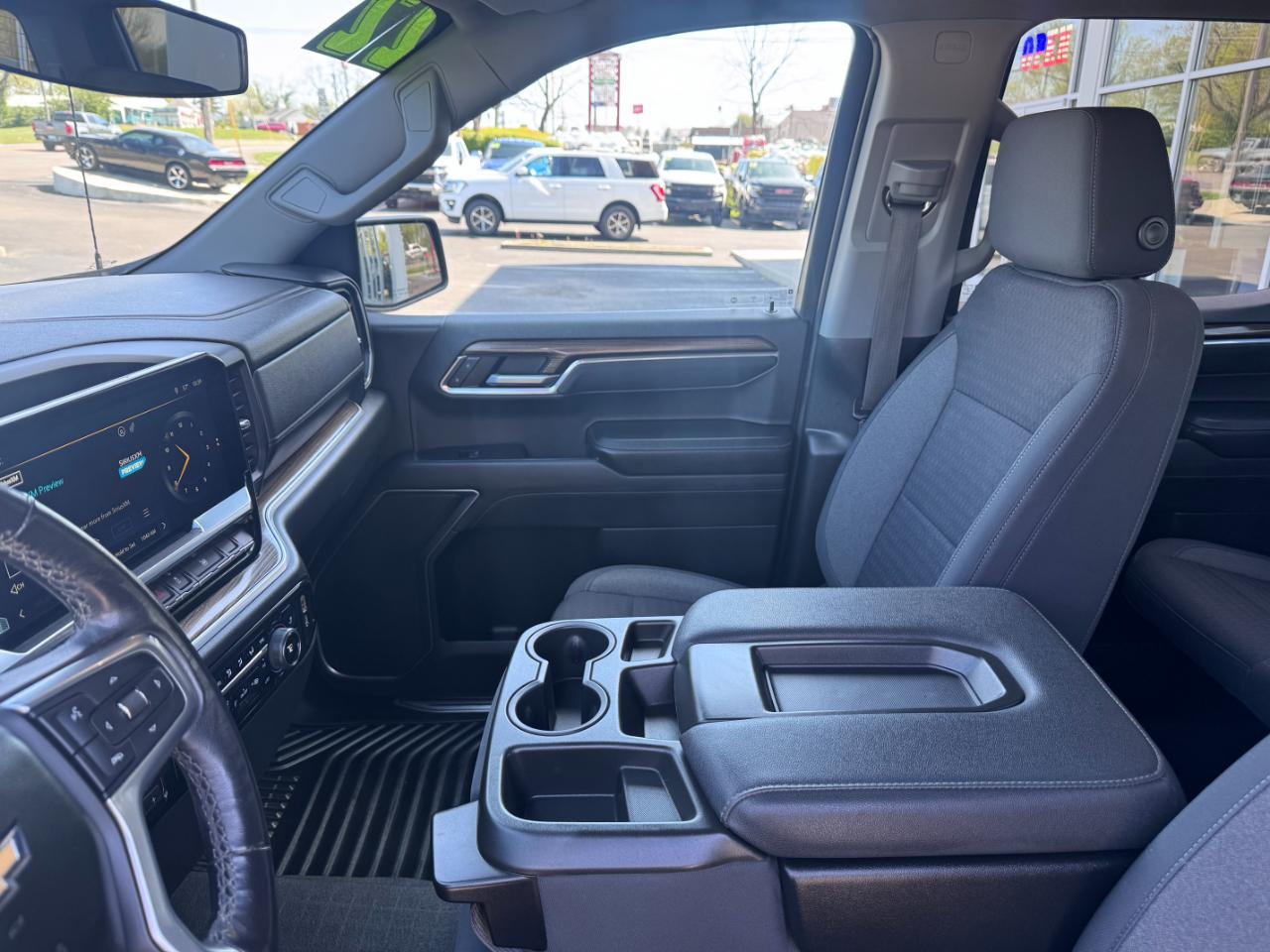 Chevrolet Silverado 1500 4WD Crew Cab 147" LT w/1LT 2022