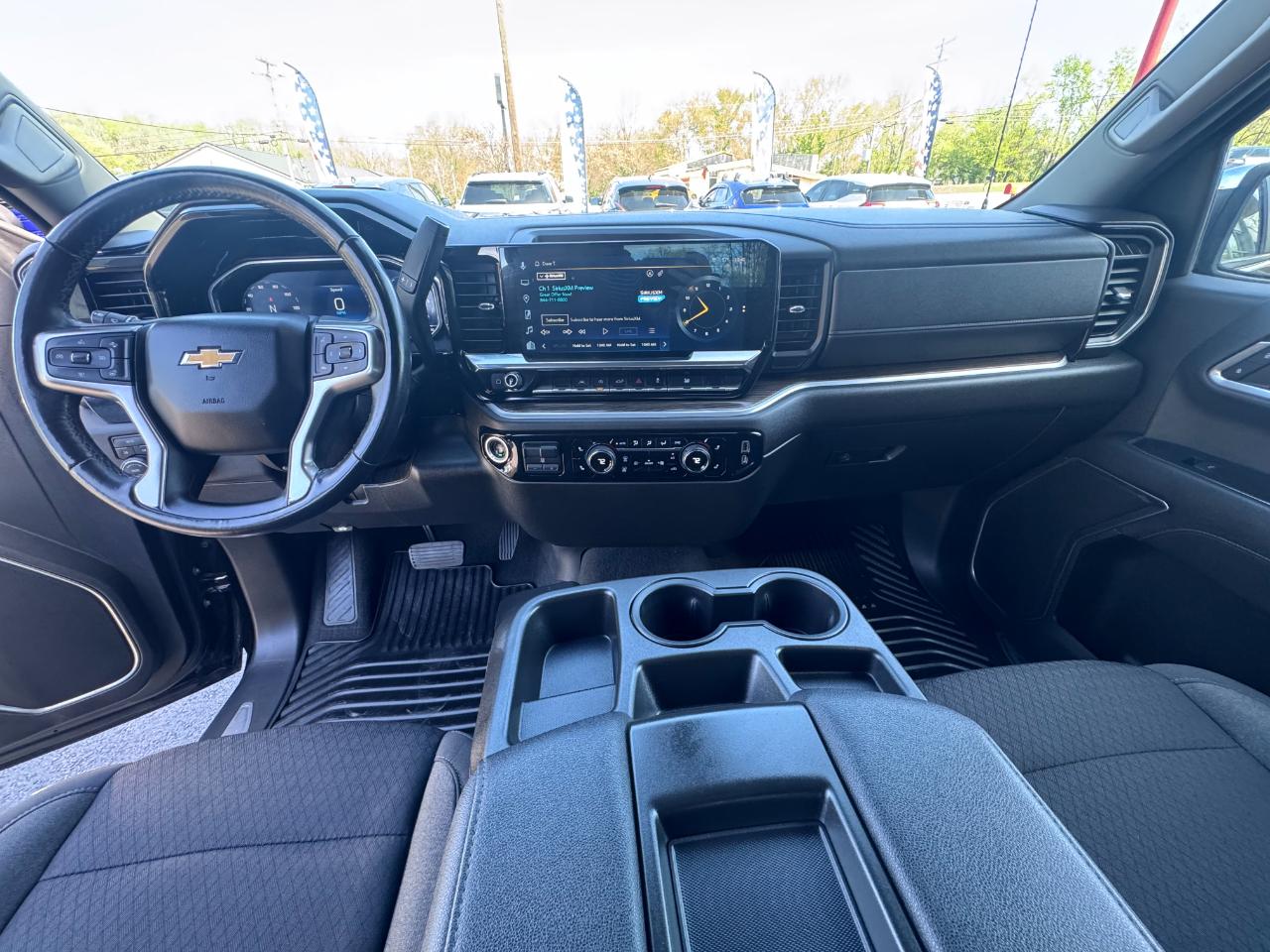 Chevrolet Silverado 1500 4WD Crew Cab 147" LT w/1LT 2022