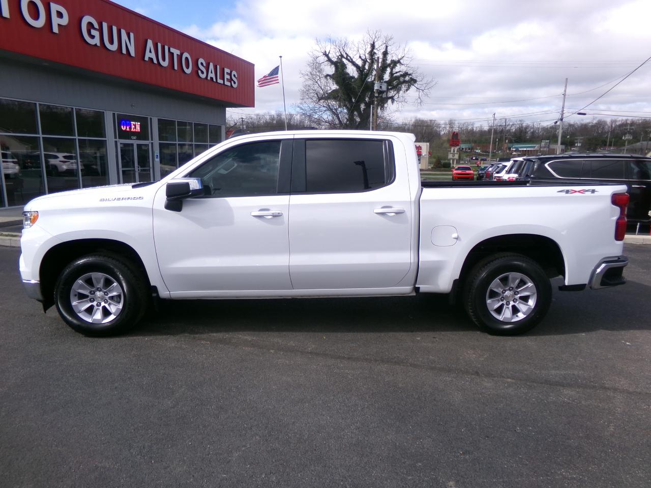 Chevrolet Silverado 1500 4WD Crew Cab 147" LT w/1LT 2022