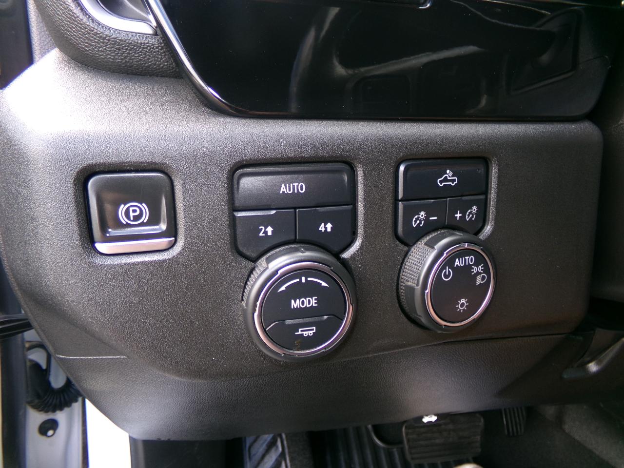 Chevrolet Silverado 1500 4WD Crew Cab 147" LT w/1LT 2022