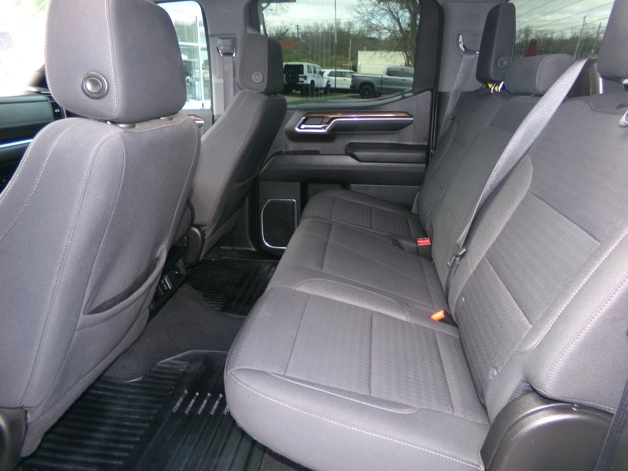 Chevrolet Silverado 1500 4WD Crew Cab 147" LT w/1LT 2022