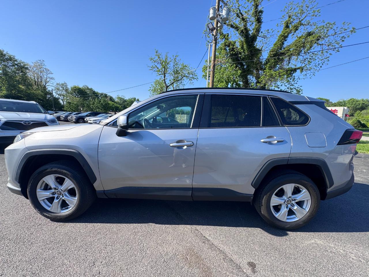 Toyota RAV4 XLE AWD (Natl) 2021