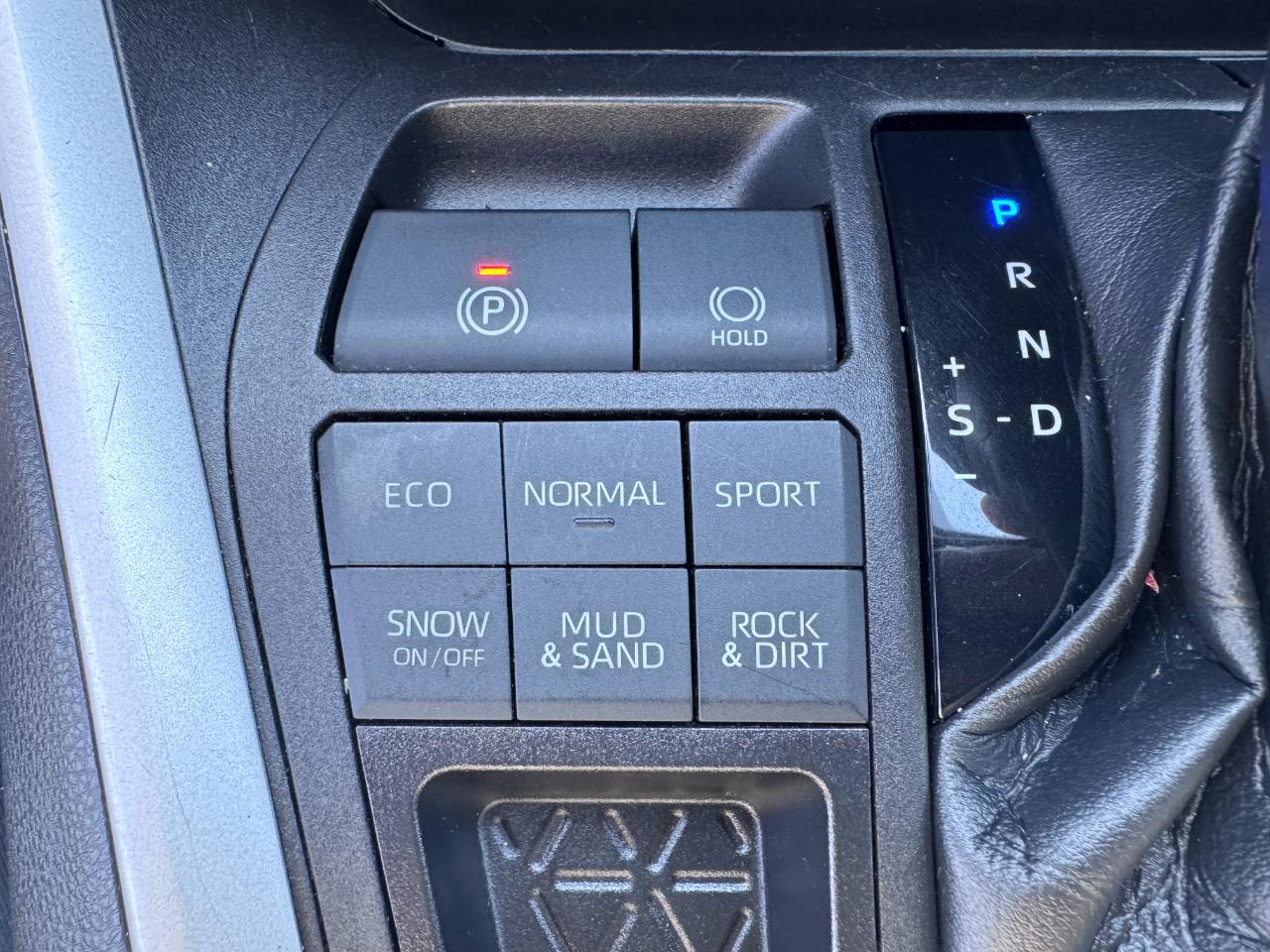 Toyota RAV4 XLE AWD (Natl) 2021