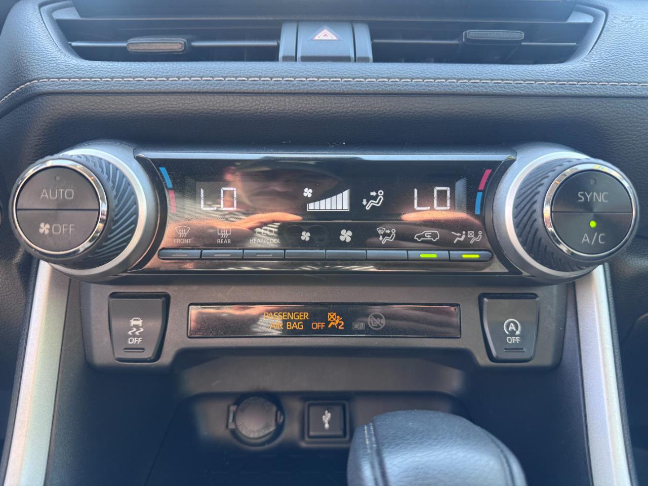 Toyota RAV4 XLE AWD (Natl) 2021