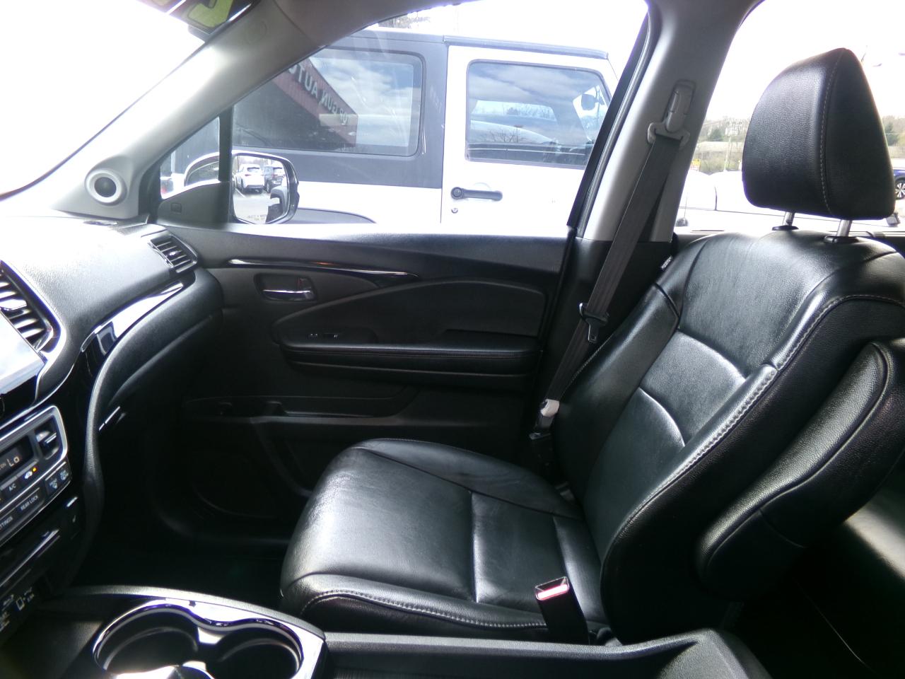 Honda Pilot Touring 7-Passenger 2WD 2021