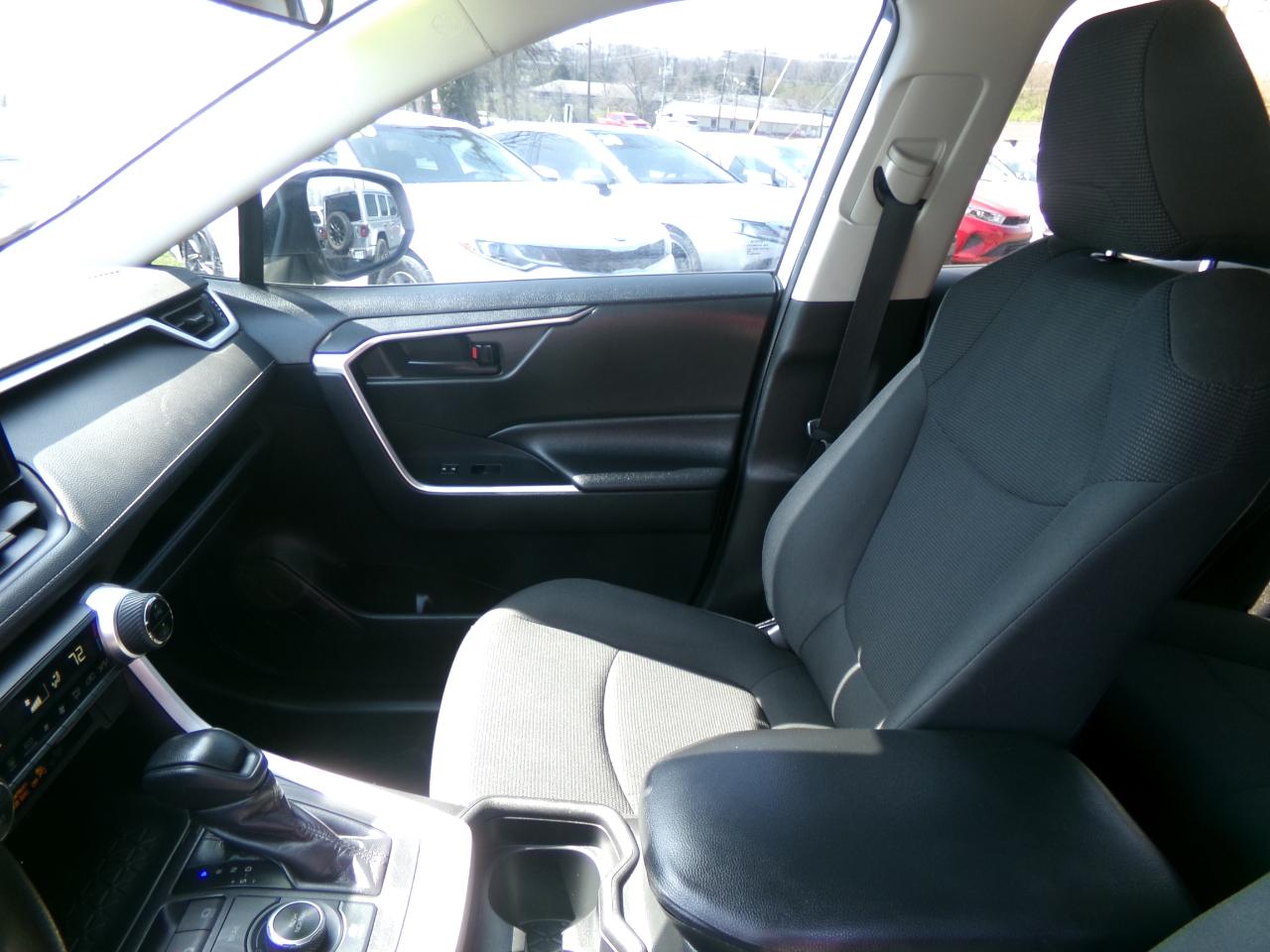 Toyota RAV4 Hybrid LE AWD (Natl) 2019