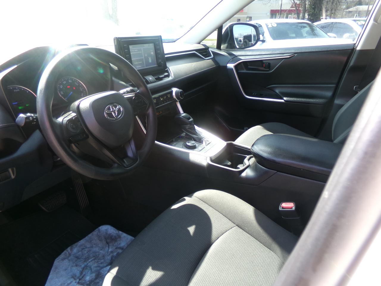 Toyota RAV4 Hybrid LE AWD (Natl) 2019