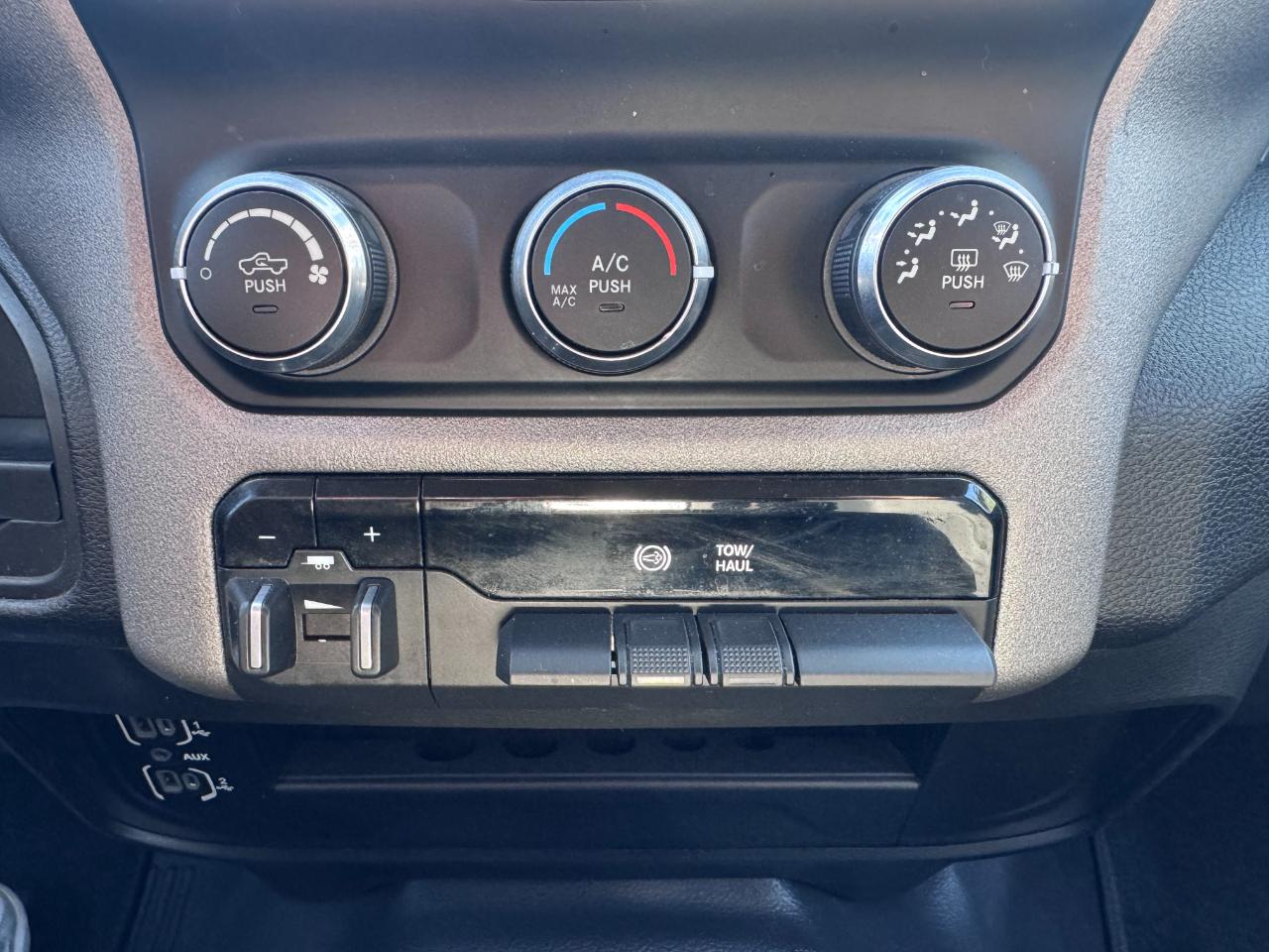 RAM 3500 Tradesman 4x4 Crew Cab 8' Box 2020