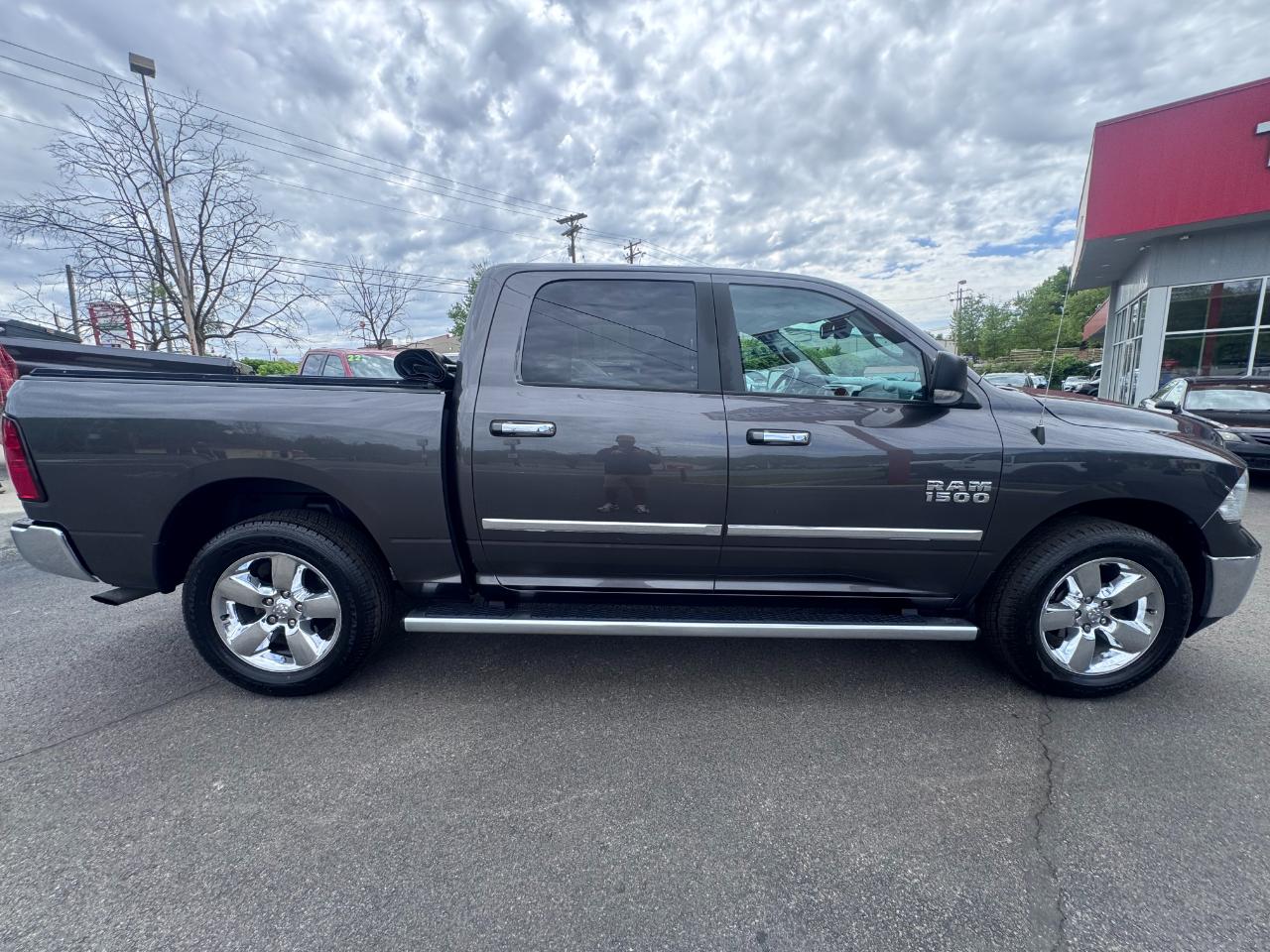 RAM 1500 4WD Crew Cab 140.5" Big Horn 2015