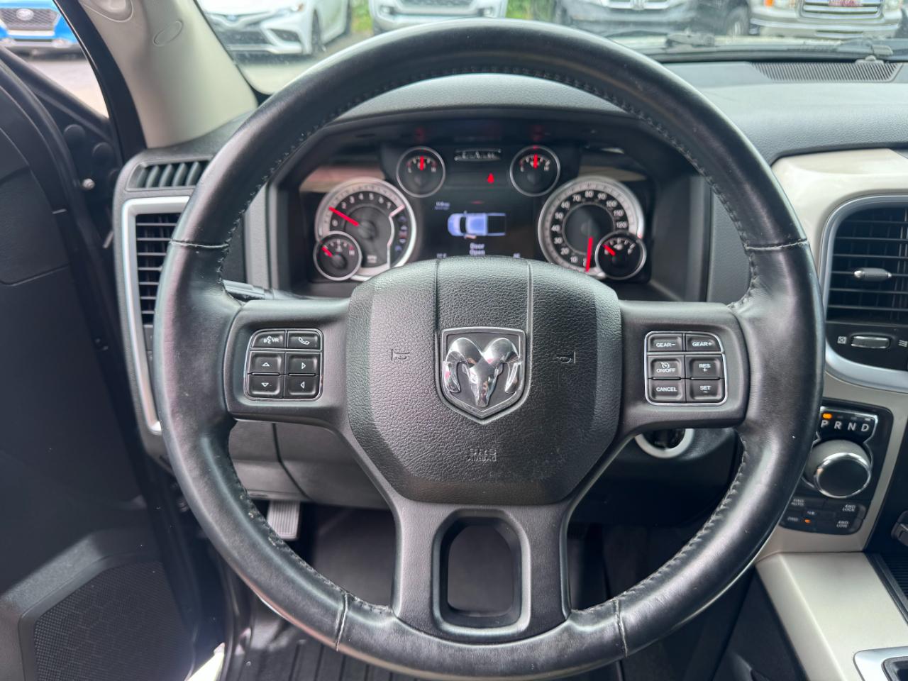 RAM 1500 4WD Crew Cab 140.5" Big Horn 2015