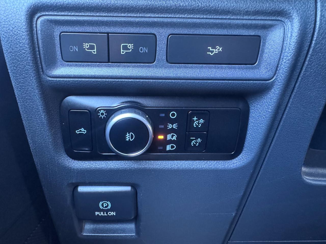 Ford F-150 XL 4WD SuperCrew 5.5' Box 2023