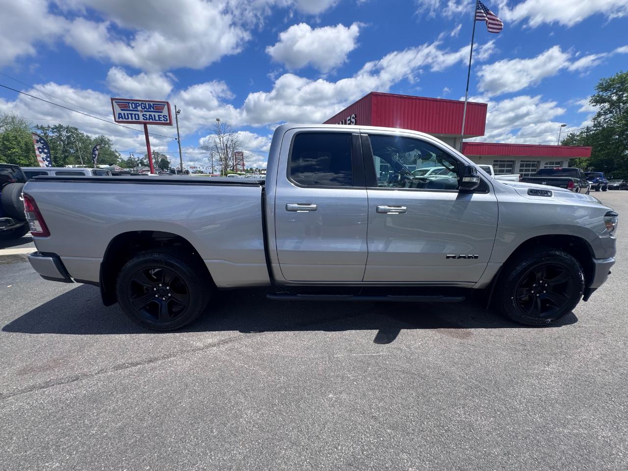 RAM 1500 Big Horn 4x4 Quad Cab 6'4" Box 2021