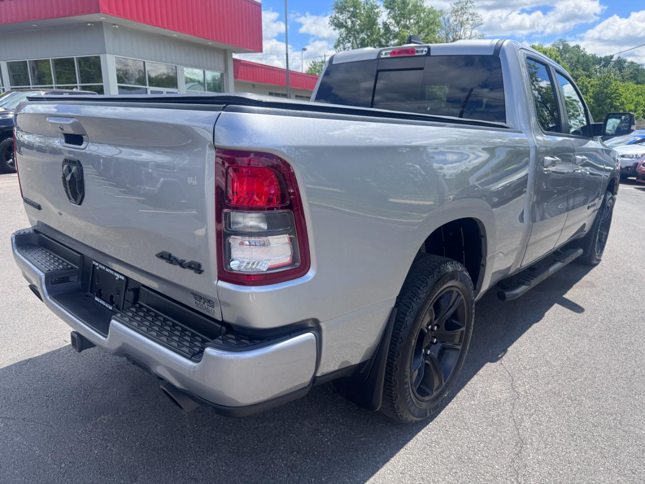 RAM 1500 Big Horn 4x4 Quad Cab 6'4" Box 2021