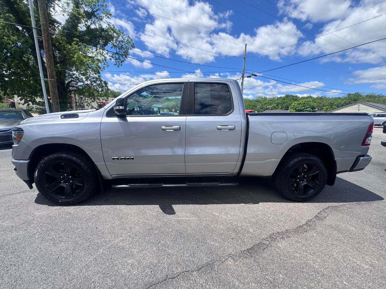 RAM 1500 Big Horn 4x4 Quad Cab 6'4" Box 2021
